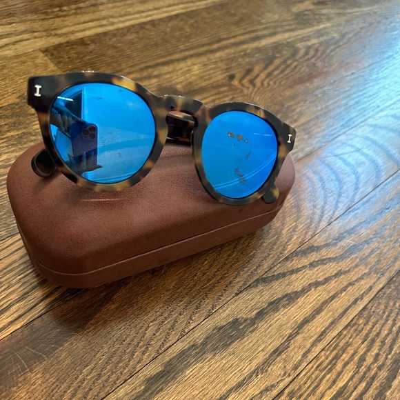 Illesteva Accessories - Illesteva tortoiseshell Leonard sunglasses with blue lenses